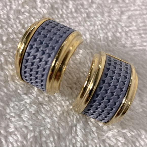 Vintage Grey Houndstooth With Gold  Tone Metal Thick Small Hoop Clip On Earrings - Picture 1 of 9